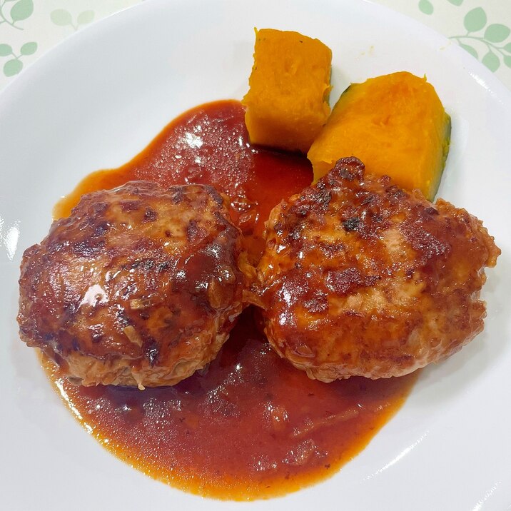 肉肉しい煮込みハンバーグ